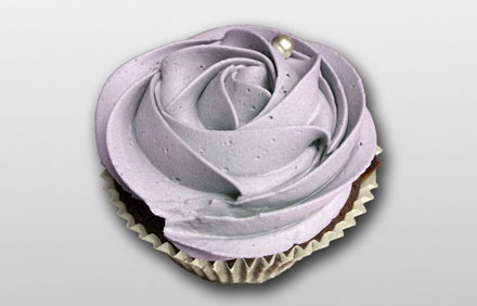 Cupcake de Chocolate con buttercream de vainilla violeta