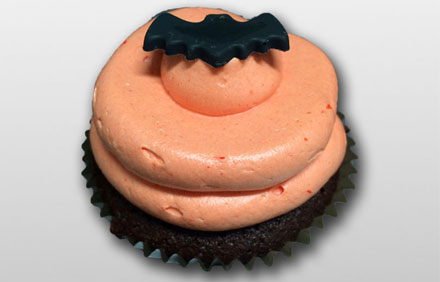 Cupcake de chocolate con buttercream de naranja