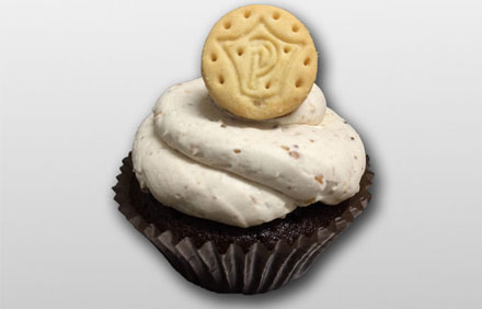 Cupcake de chocolate, buttercream de galleta Príncipe y decorada con una mini galleta Príncipe